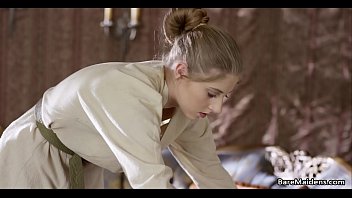 Babe cu floci la pizda se excita