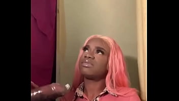 Roscata romanca inbracata in corseu