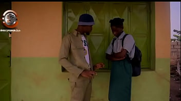 Fiul o lasa gravida pe masa porno