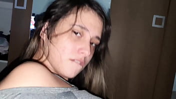 Salam gros pentru o mica futacioasa