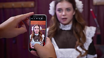 Futute pe la spate in public