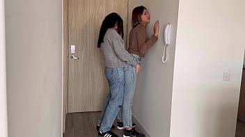 Super blonde ce isi dau limbi una alteia in pizde