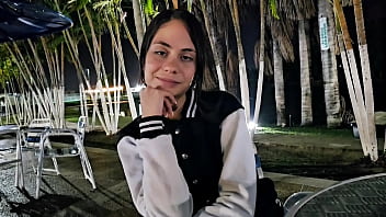 Blonda draguta vrea mult sex in pasarica