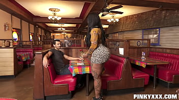 Femeia cu cur gras si mare face porno dur pentru bani grei cu amantul ei