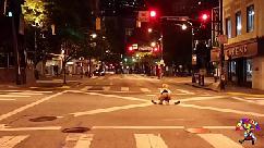 Imbracata elegant mamica e o tarfa cu pizda uda care vrea pula